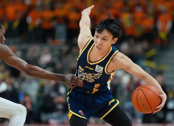 开云平台-徐杰再次当选全明星票王,场均13+5,广东队欠他一份顶薪