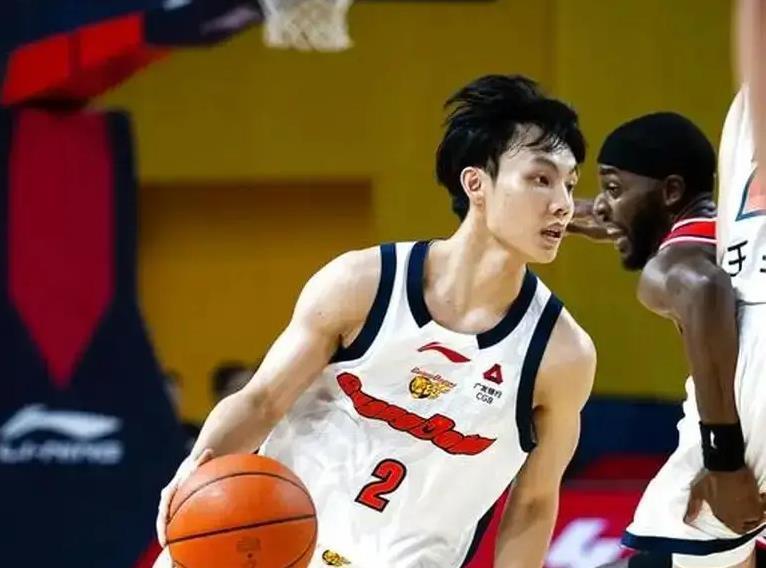 开云平台-徐杰再次当选全明星票王,场均13+5,广东队欠他一份顶薪