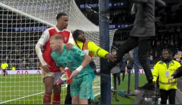 1673826600963012891.jpg 阿森纳脱胎换骨,热刺踢不进大门,球迷跳出来踢人!