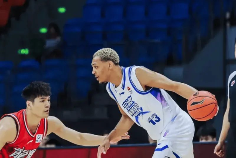 kaiyun-贝兹利宁波首秀出战12分钟,投篮6中4得到8分2篮板1助攻